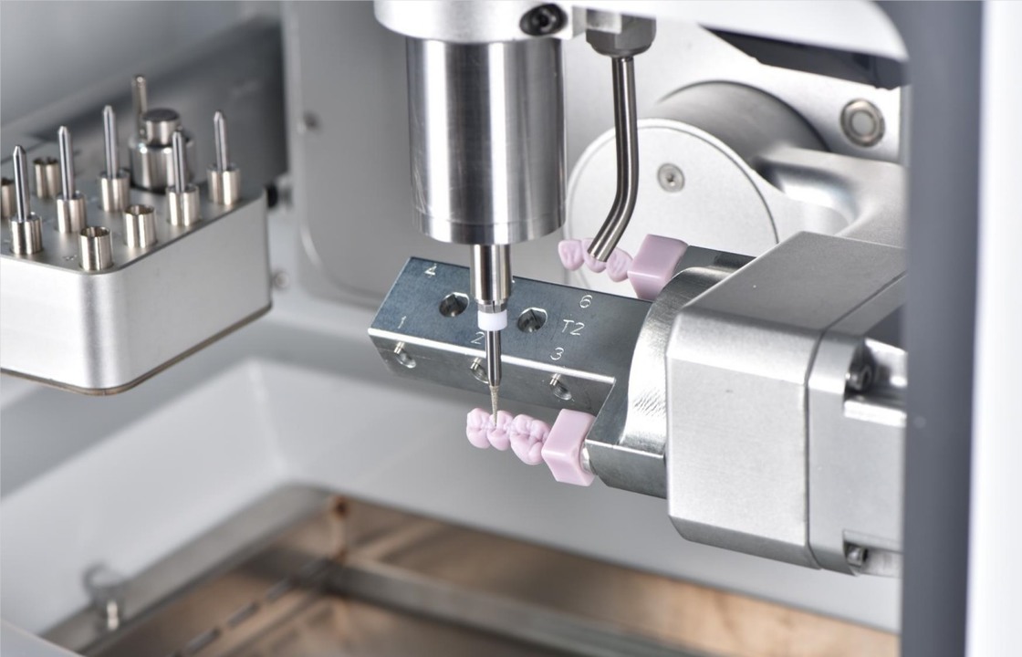 Yucera 5-Axis Dental Cad Cam Milling Machine Wet for Lithium Disilicate Cad Cam Block