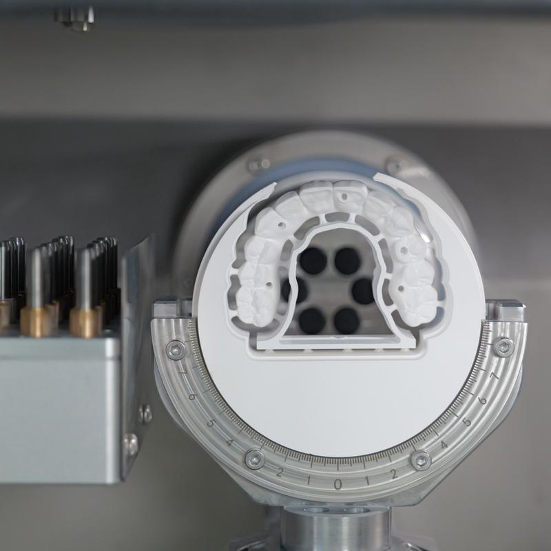 Пятиосевой фрезерный станок Yucera Dental Laboratory для сухой и влажной обработки CAD/CAM для циркония и цельнокерамических стоматологических материалов