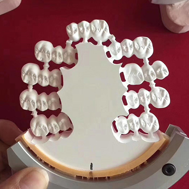 5Axis CAD/CAM Dental Milling Machine for  Dental Zirconia Blocks and Dental Equipment/Unit and Dental Lab