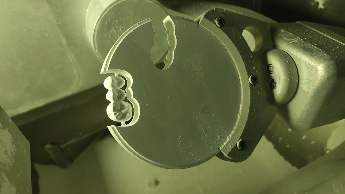 Стоматологическое CAD CAM оборудование Yucera 5-осевой фрезерный станок для зуботехнической лаборатории YRC-5X