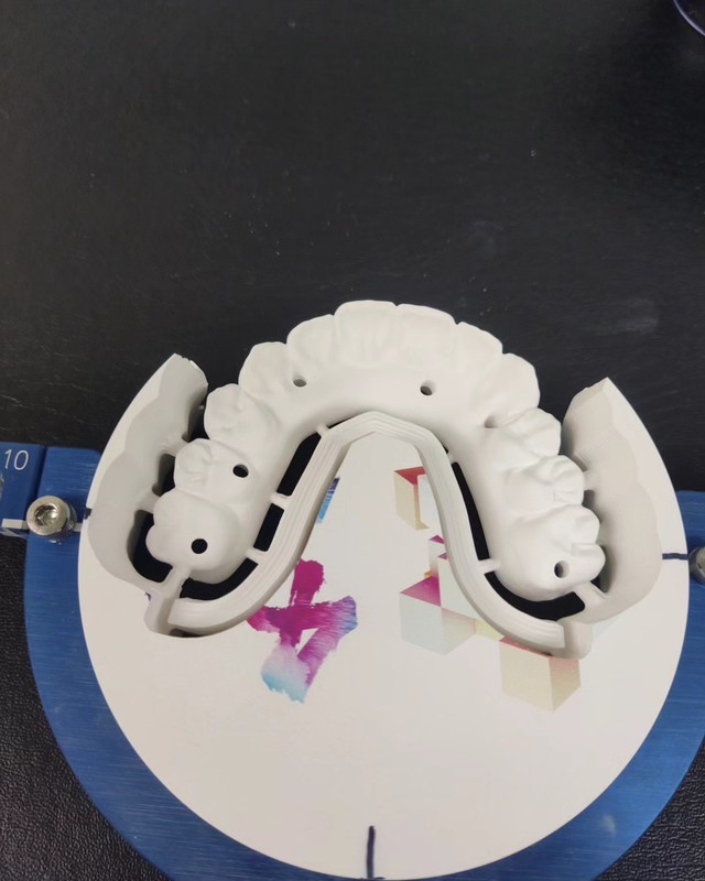 Блок циркония Yucera 4D Pro 95 мм для стоматологии. Точные размеры, подходящие для различных решений по восстановлению зубов